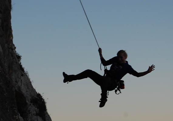 Entdecke mit Vertical Adventure bezaubernde Orte und Klettermöglichkeiten auf der ganzen Welt! Hier: Klettern am Strand von Mallorca.