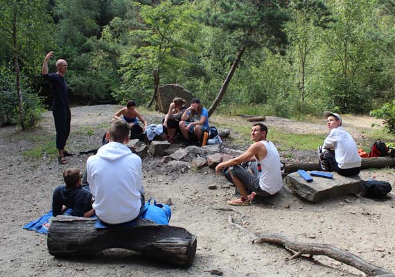 Wir organisieren Ein- und Mehrtagesausflüge für verschiedene Institutionen z.B. Schulen oder institutionelle Träger. Hier: Klettern mit dem IB.
