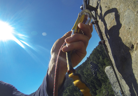 Klettersteige bieten eine interessante Abwechslung zum Felsklettern. Wir führen Euch über die schönsten Stiegen oder zeigen Euch wie ihr sie sicher im Alleingang meistert.